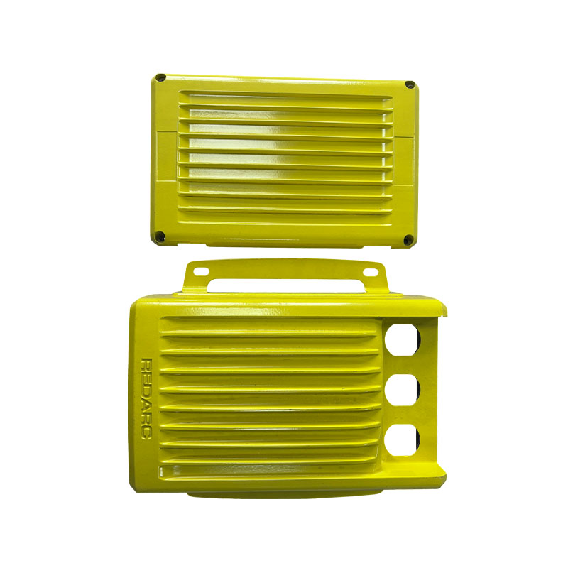 Does the aluminum housing possess good grounding design and conductive continuity?